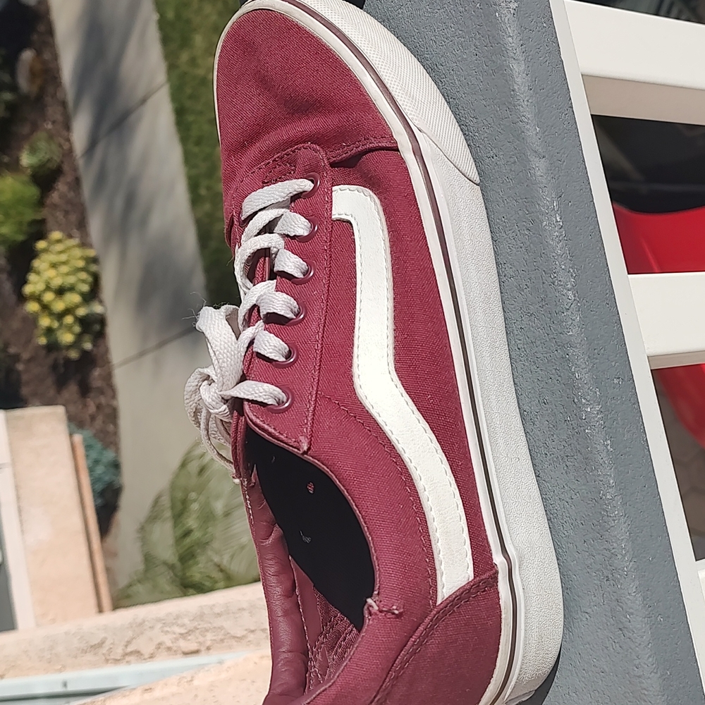 Vans - Picture 2 of 8